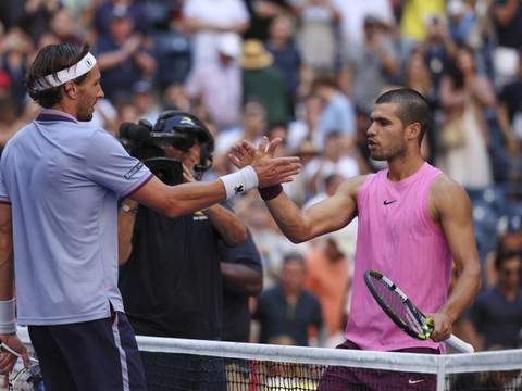 US Open: Carlos Alcaraz rejoint les quarts de finale