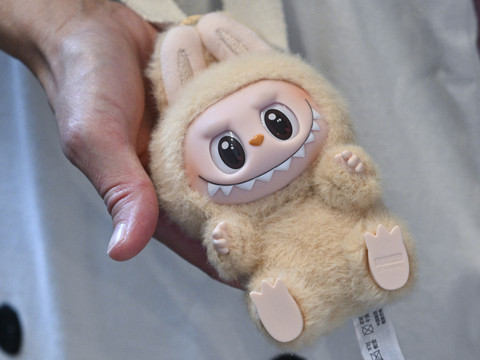France: des dizaines de milliers de fausses peluches Labubu saisies
