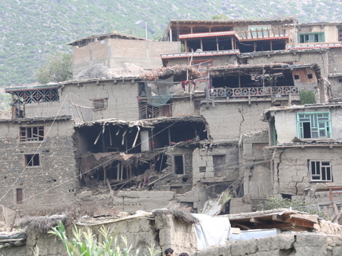 Plus de 800 morts et 2700 blessés dans un séisme en Afghanistan