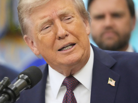 Trump qualifie les rumeurs sur sa santé de 