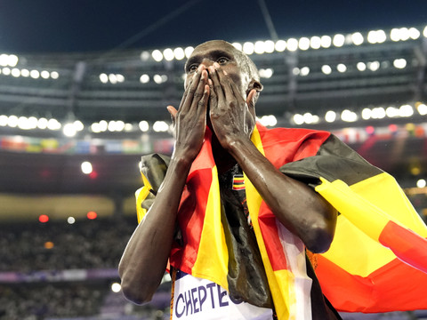 Joshua Cheptegei renonce pour 