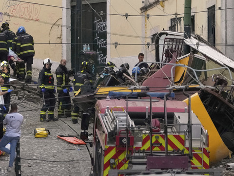 Au moins 15 morts dans le déraillement d'un funiculaire à Lisbonne
