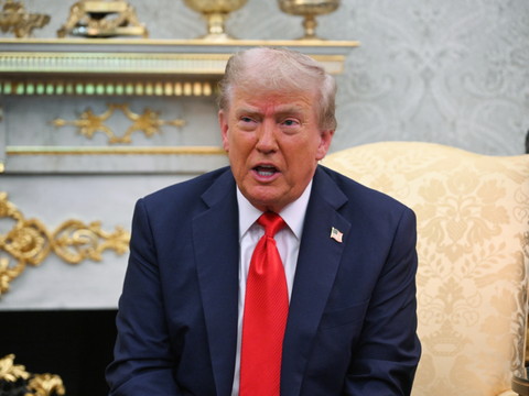 Droits de douane: l'administration Trump saisit la Cour suprême