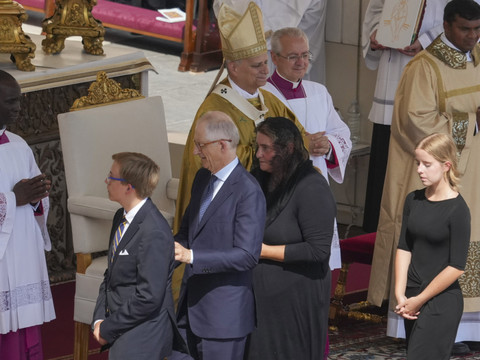 L'adolescent Carlo Acutis devient le premier saint millenial