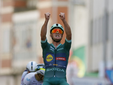Tour d'Espagne: Mads Pedersen lève enfin les bras