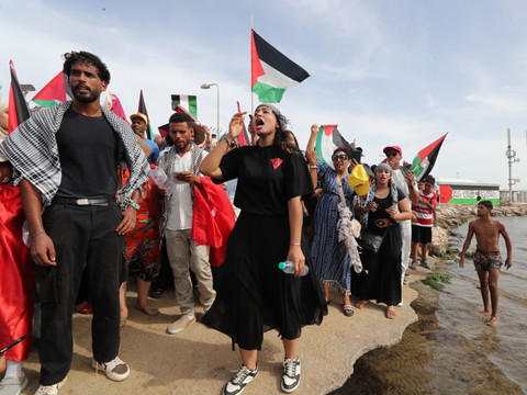 En Tunisie, un millier de personnes accueillent la flottille