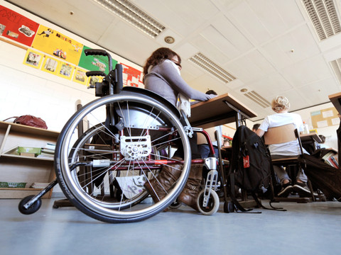 Paralysie médullaire: une stratégie pour améliorer l'inclusion