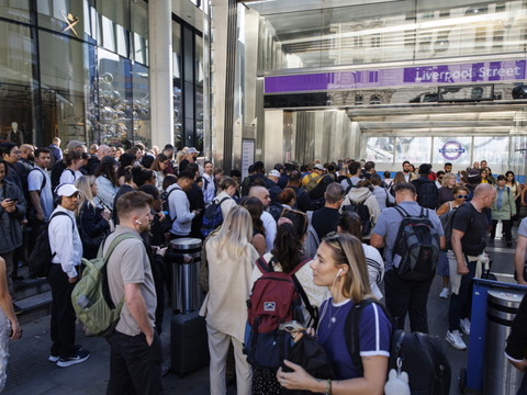 Londres: le métro paralysé par une grève pour de meilleurs salaires