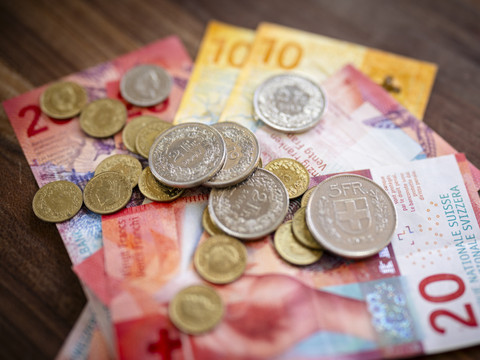 Les salaires nominaux ont progressé à mi-parcours