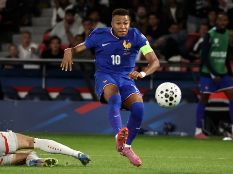La France souffre mais bat l'Islande