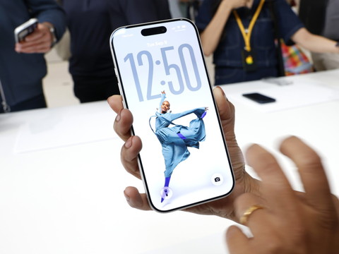 Apple lance ses iPhone 17 et un modèle ultrafin, sans révolution IA