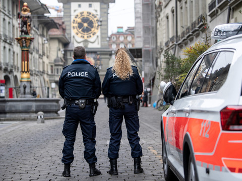 Zurich et Berne critiquent la directive sur le système de recherche