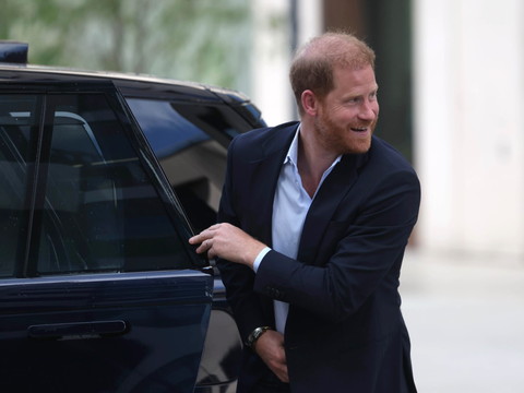 Harry repart du Royaume-Uni, après avoir vu son père
