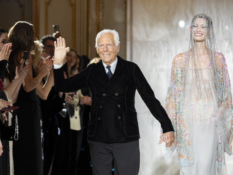 Armani va être cédé à un géant du luxe, selon le testament