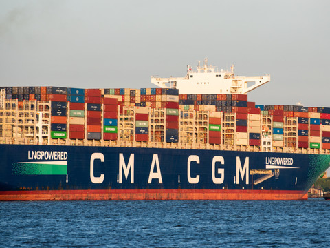 L'armateur CMA CGM grandit encore dans les médias en rachetant Brut