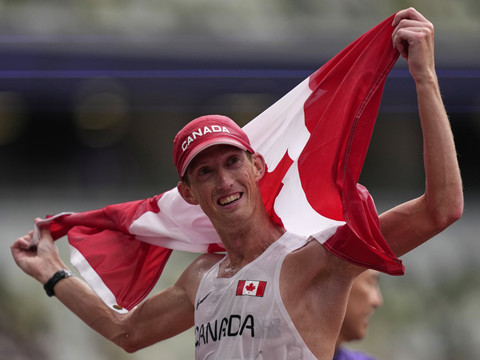 Les premiers titres pour Evan Dunfee et Maria Perez