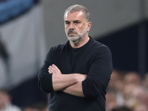 Dan Ndoye battu pour les débuts de Postecoglou