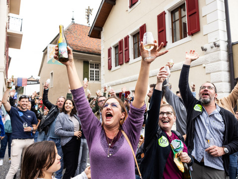 Record du monde à Chardonne: 1088 bouteilles ouvertes simultanément
