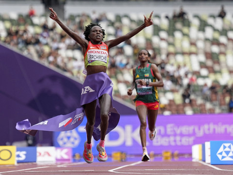 Peres Jepchirchir remporte le marathon devant Tigst Assefa