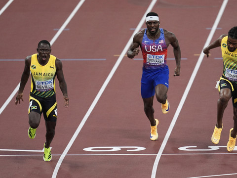 Doublé jamaïcain sur 100 m, Seville devant Thompson