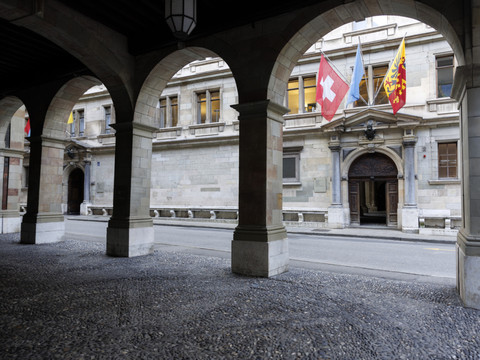 Le projet de budget 2026 de Genève plonge dans le rouge vif