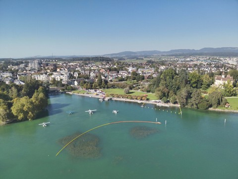 Un hydravion s'écrase dans le lac de Zoug