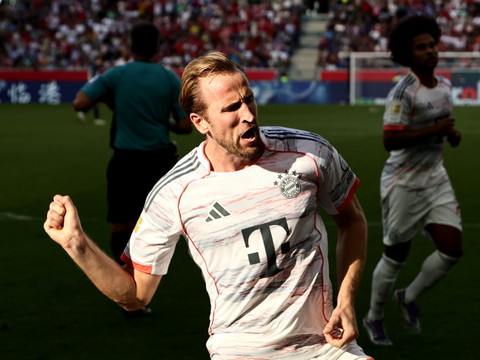 Kane voit triple et le Bayern poursuit son sans-faute