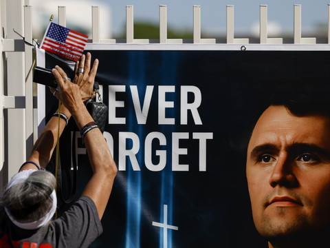 Arizona: la galaxie trumpiste réunie pour l'hommage à Charlie Kirk