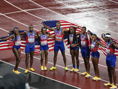 Lyles et les Américains conservent leur titre du relais 4x100 m