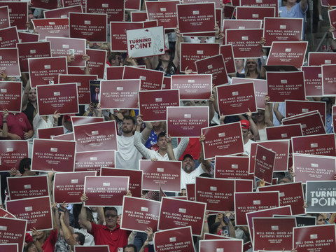 La galaxie trumpiste se rassemble pour l'hommage à Charlie Kirk