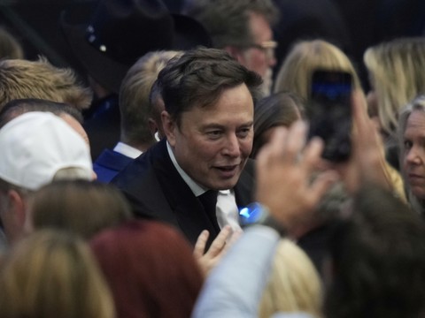 Hommage à Kirk: Trump et Musk côte à côte, des mois après le clash