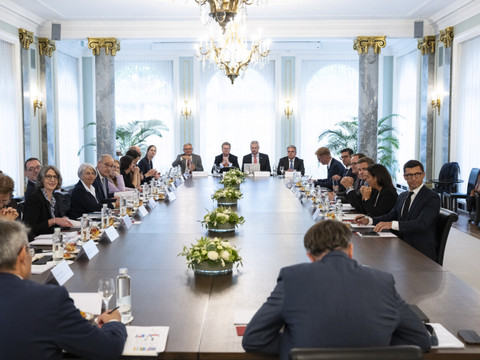 Les discussions entre pharma et gouvernement patinent