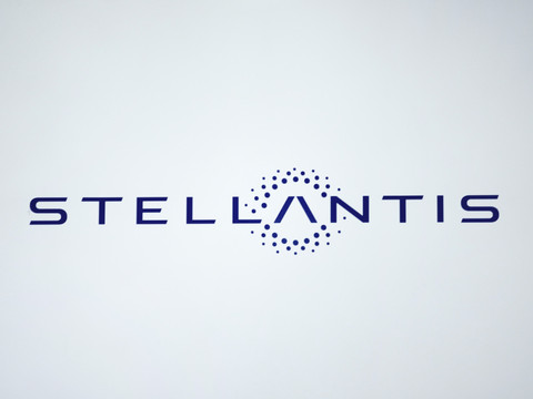 Stellantis met à l'arrêt temporairement des usines européennes