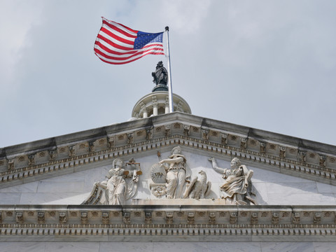 Etats-Unis: la croissance fortement révisée à la hausse