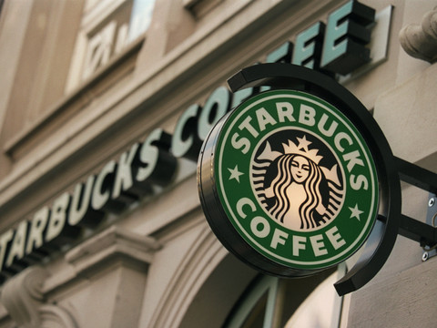 Starbucks va fermer des cafés en Suisse