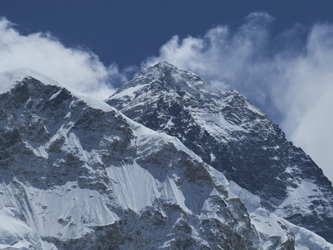 Première descente de l'Everest à ski sans oxygène