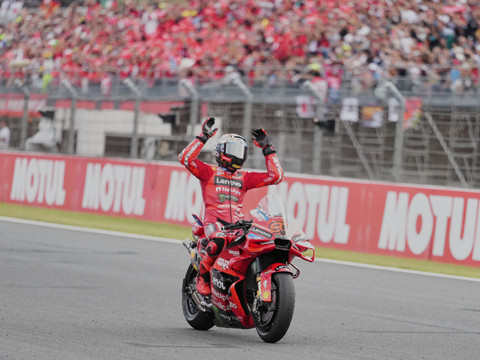 Marc Marquez égale Rossi avec un 7e titre en MotoGP