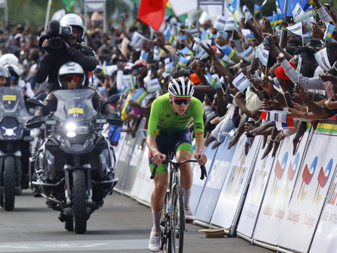 Championnat du monde: Tadej Pogacar garde son titre