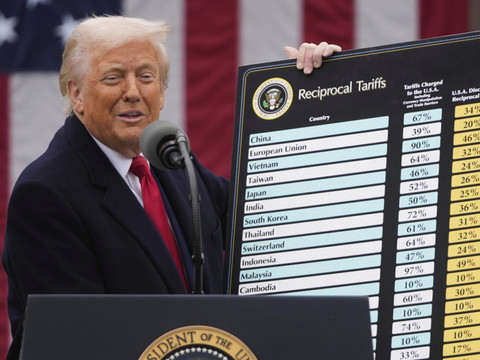 Trump taxe les importations de bois d'oeuvre