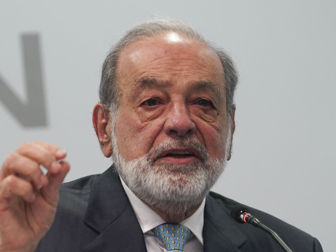 Pemex: Carlos Slim promet près de 2 milliards pour des forages
