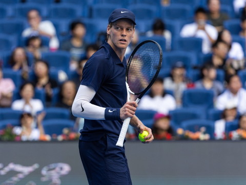 Sinner accroché par De Minaur mais passe en finale