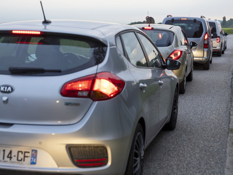 Le marché automobile reste atone en France