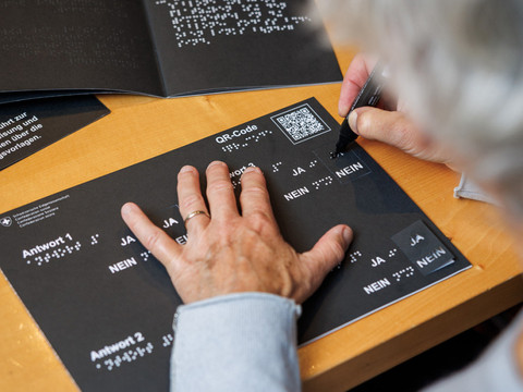 Bulletins de vote pour aveugles testés dans le canton de Zurich