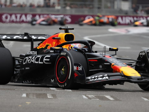 McLaren vise le sacre, Verstappen la remontada