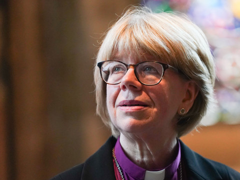 Sarah Mullally, première femme nommée cheffe de l'Eglise anglicane