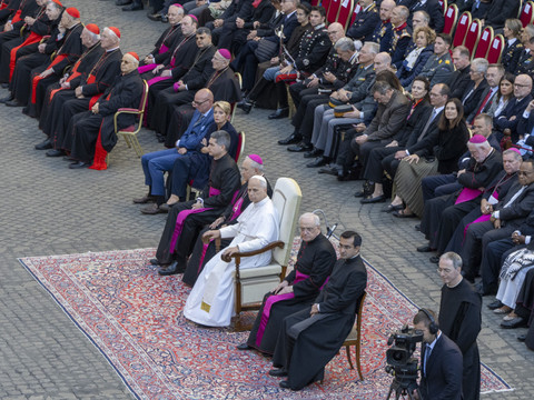 Pape ovationné lors de la prestation de serment des gardes à Rome