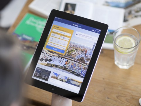 Entre les hôtels et Booking.com, c'est 