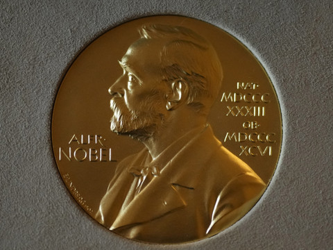 Le Nobel de physique va à un trio franco-américano-britannique