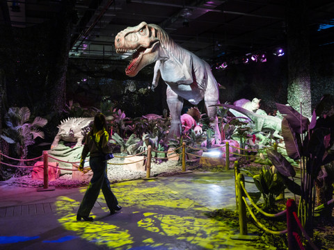 Une horde de dinosaures animés débarque à Beaulieu Lausanne