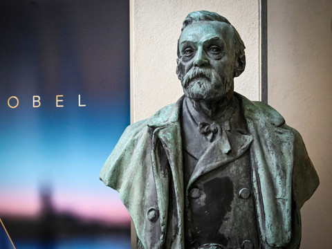 Nobel de littérature 2025: entre Occident et surprise indienne